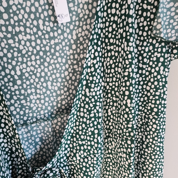 Cupshe Maxi Dress Green and White Tie Front Medium NWT - Picture 3 of 8